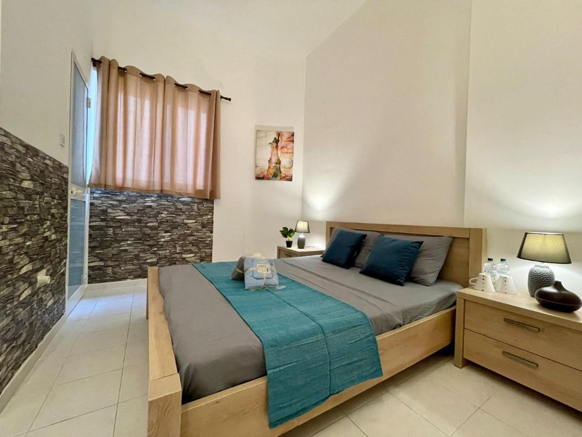 Balesa Property - Modern Duplex House In Central Sliema Kültér fotó