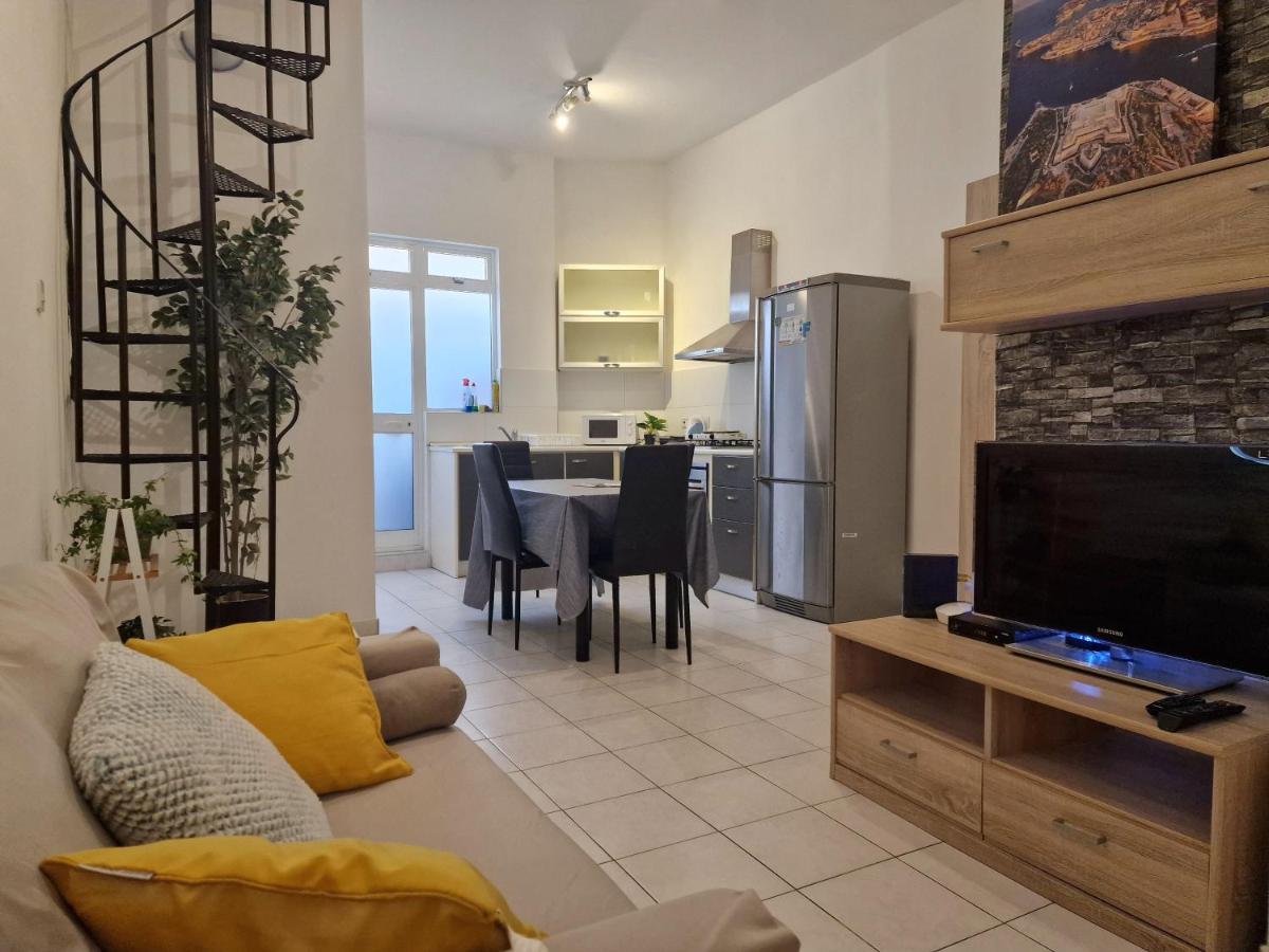 Balesa Property - Modern Duplex House In Central Sliema Kültér fotó
